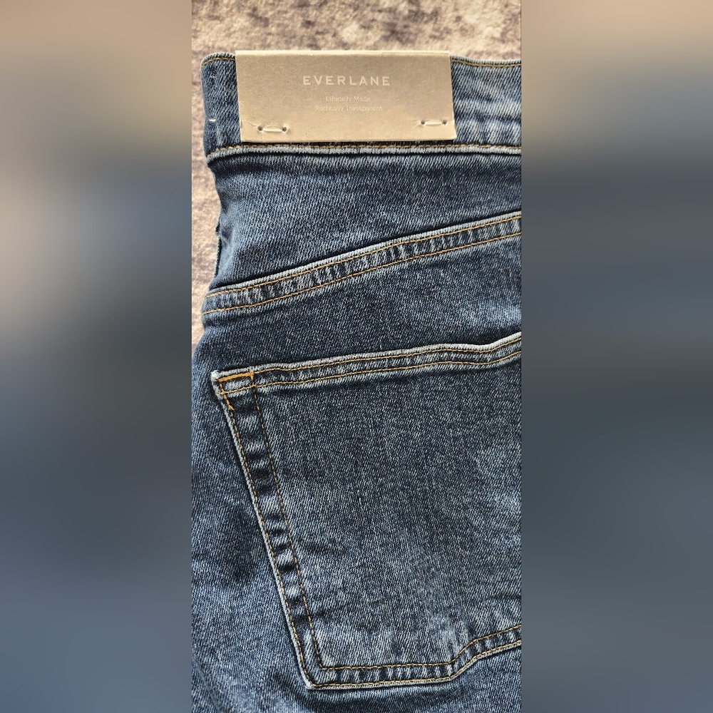 NWT Everlane $128 The Original Cheeky Straight Leg Jeans Size 28 Medium Wash - Picture 5 of 6